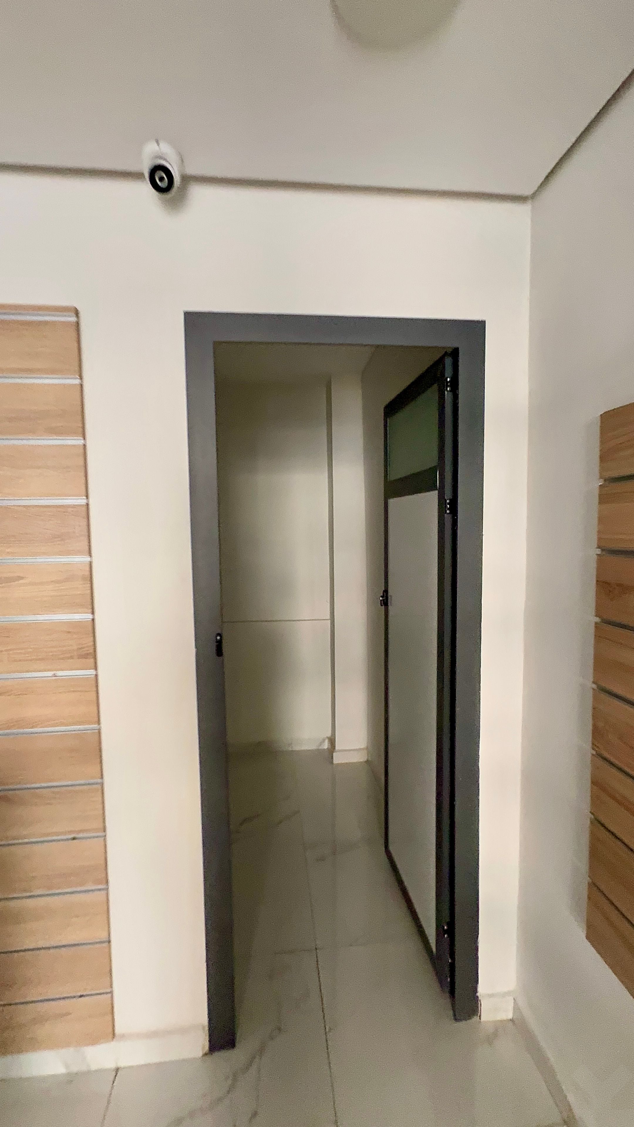 Local commercial 62 m² f Hopitaux — 11