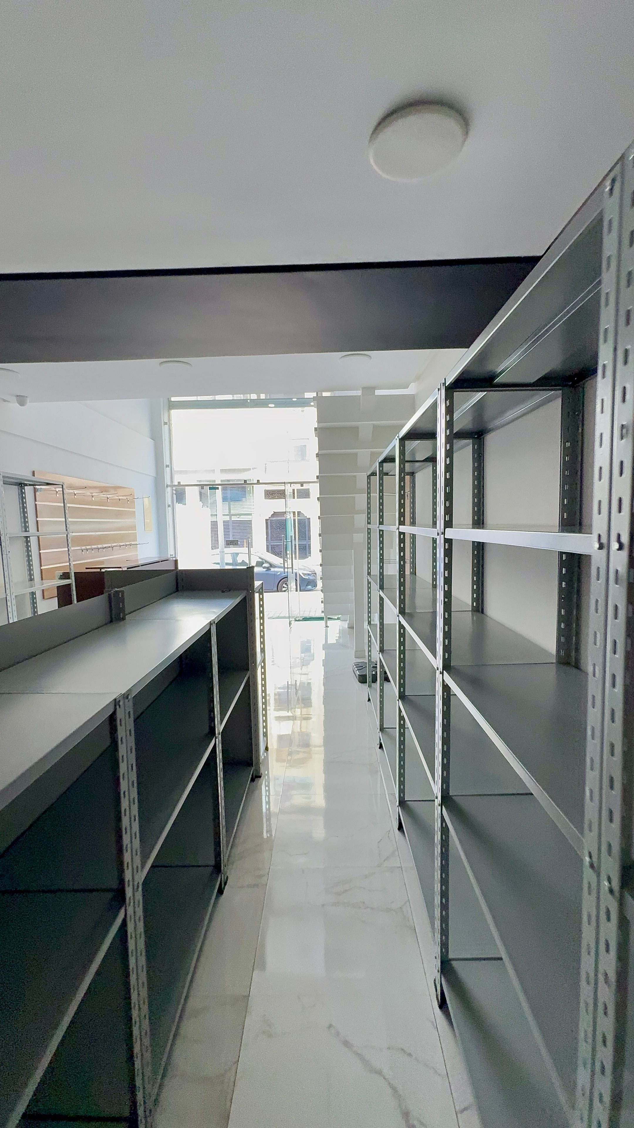 Local commercial 62 m² f Hopitaux — 13