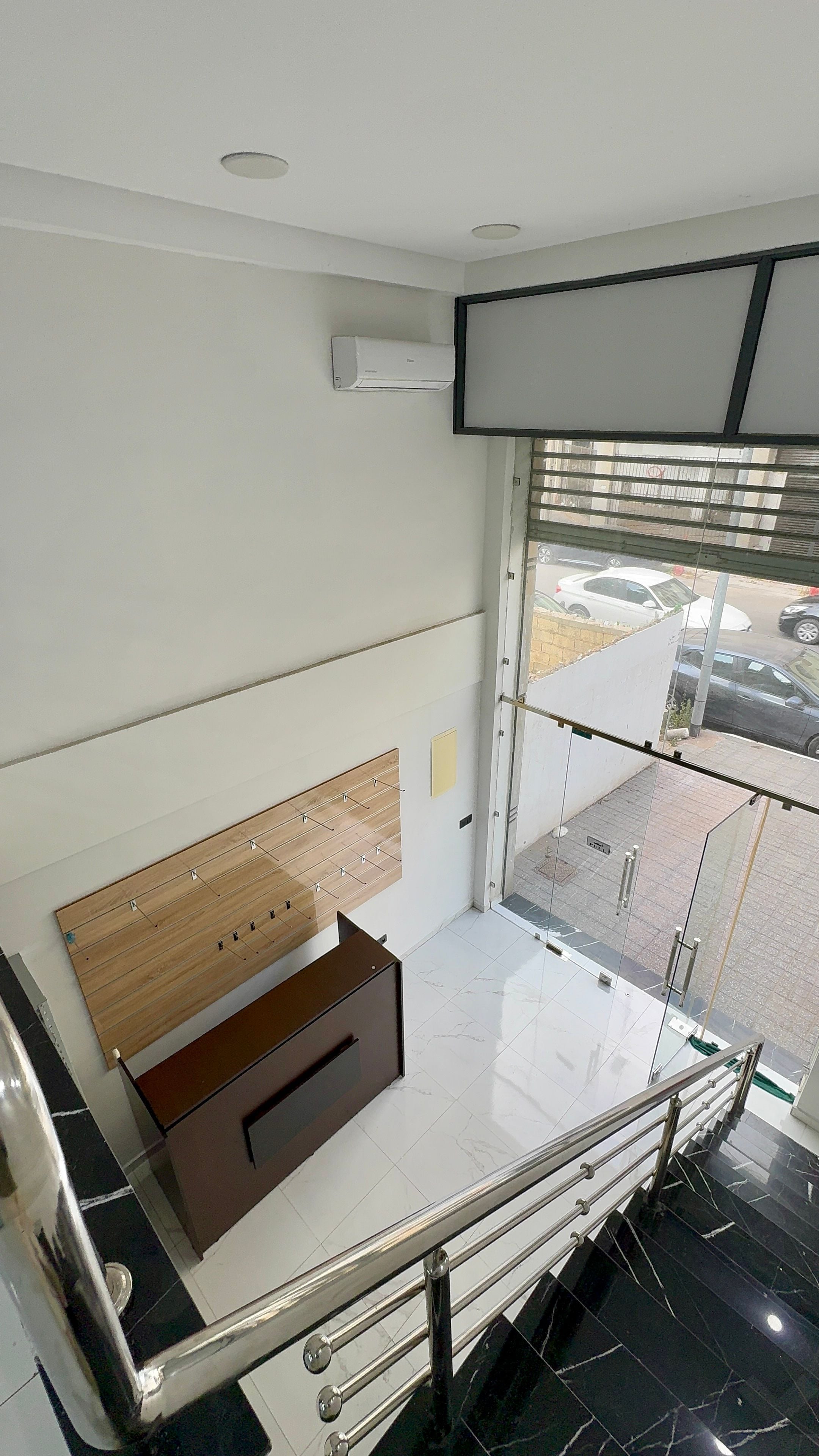 Local commercial 62 m² f Hopitaux — 12