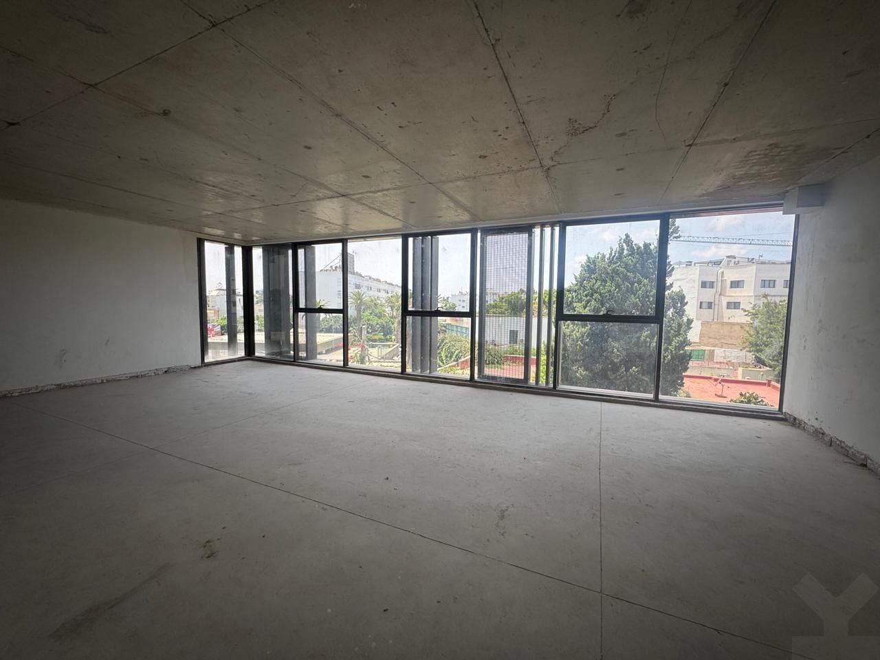 Bureau 72 m² f Franceville — 7