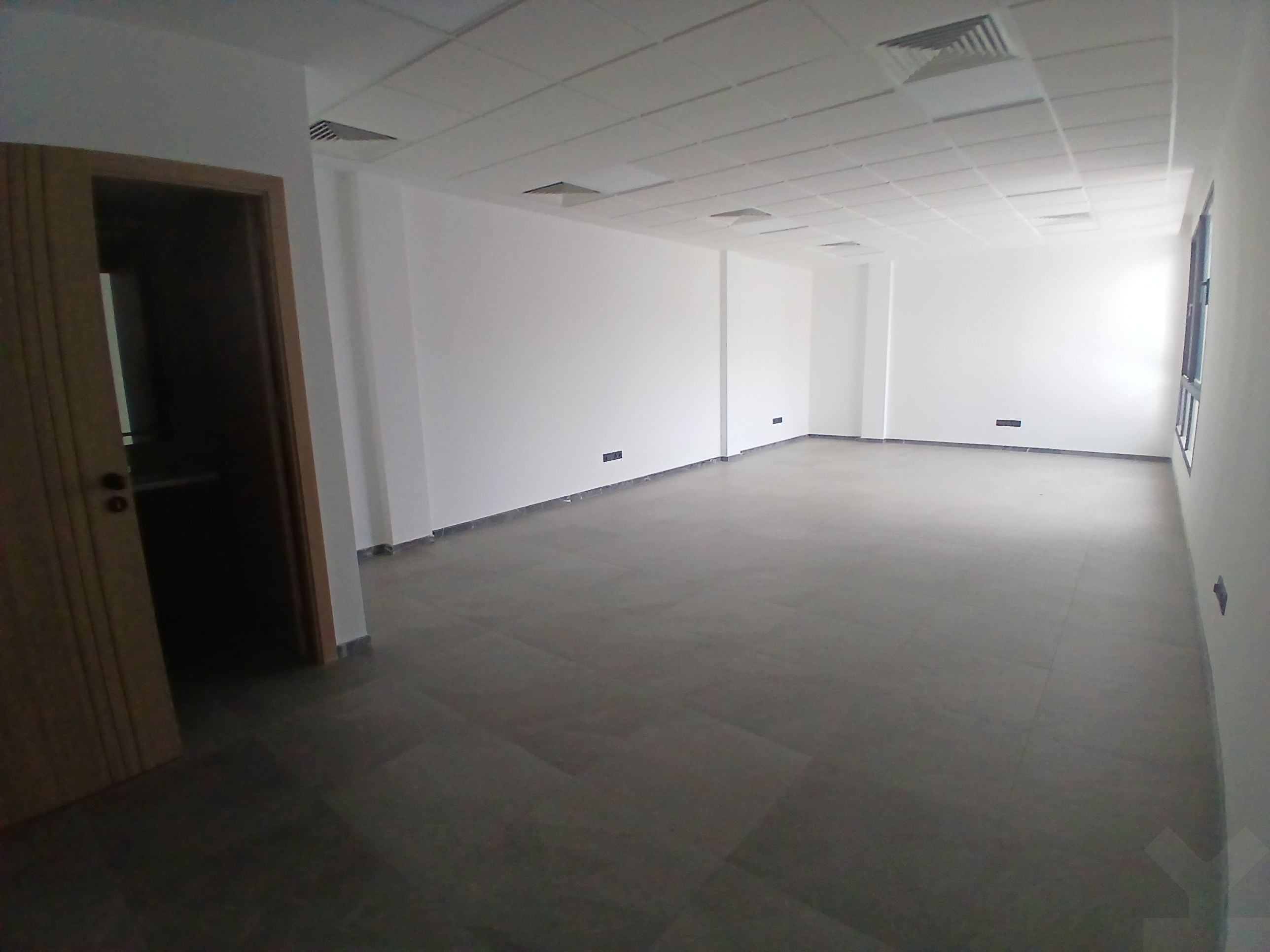 Bureau 51 m² à Almostakbal — 3
