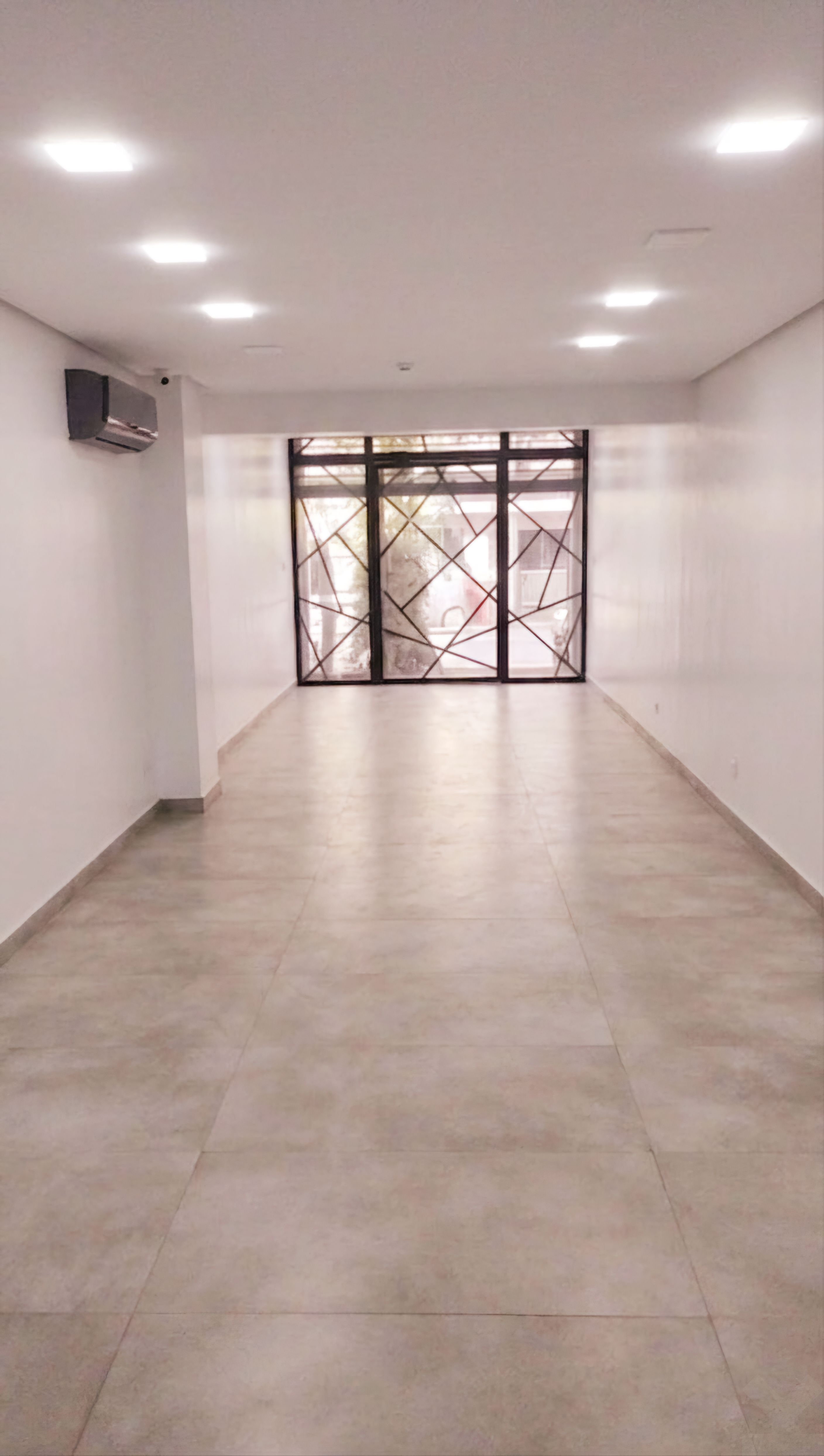 Local commercial — Casablanca — 6