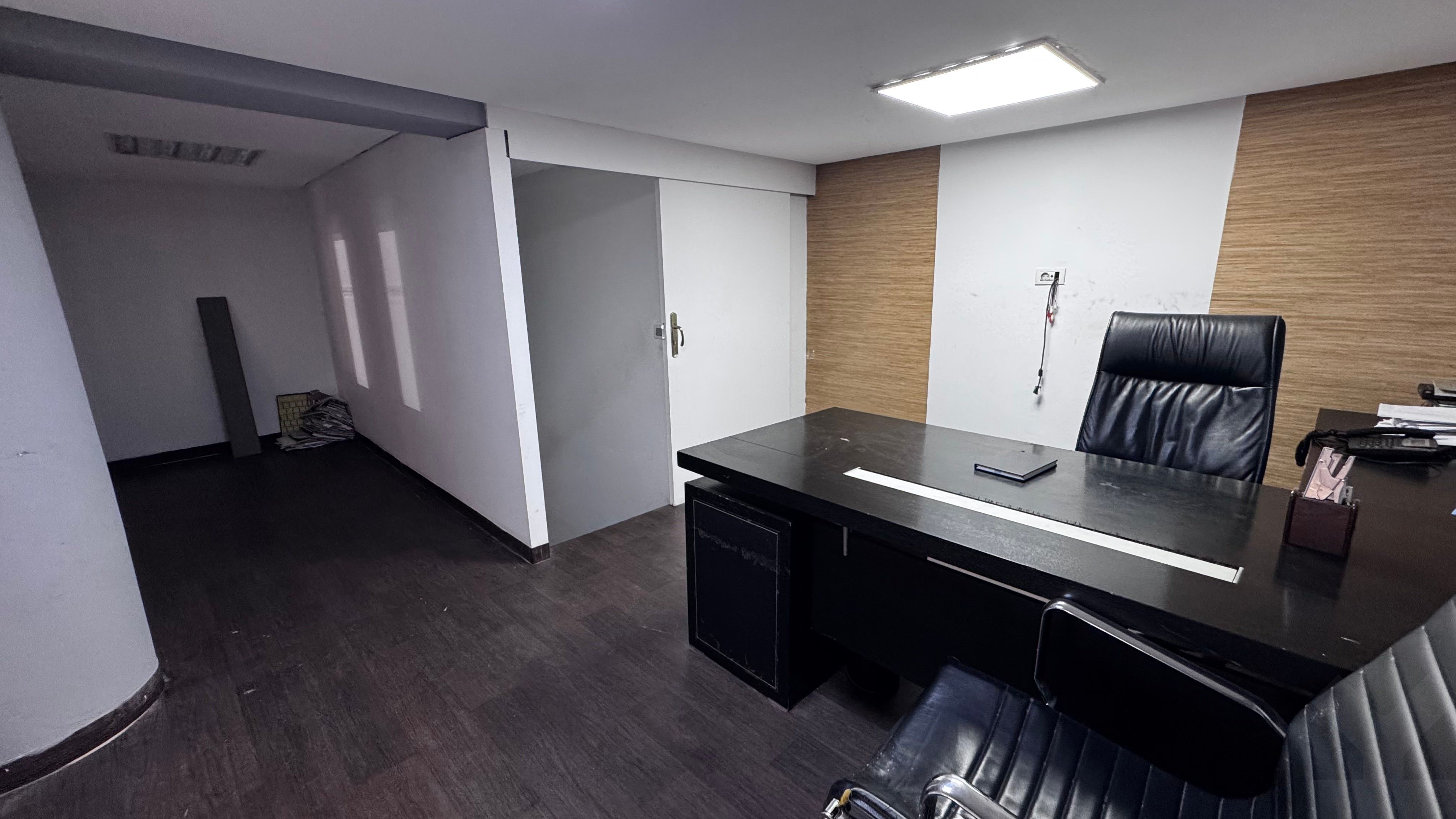 Local commercial à vendre de 93 m² — 2
