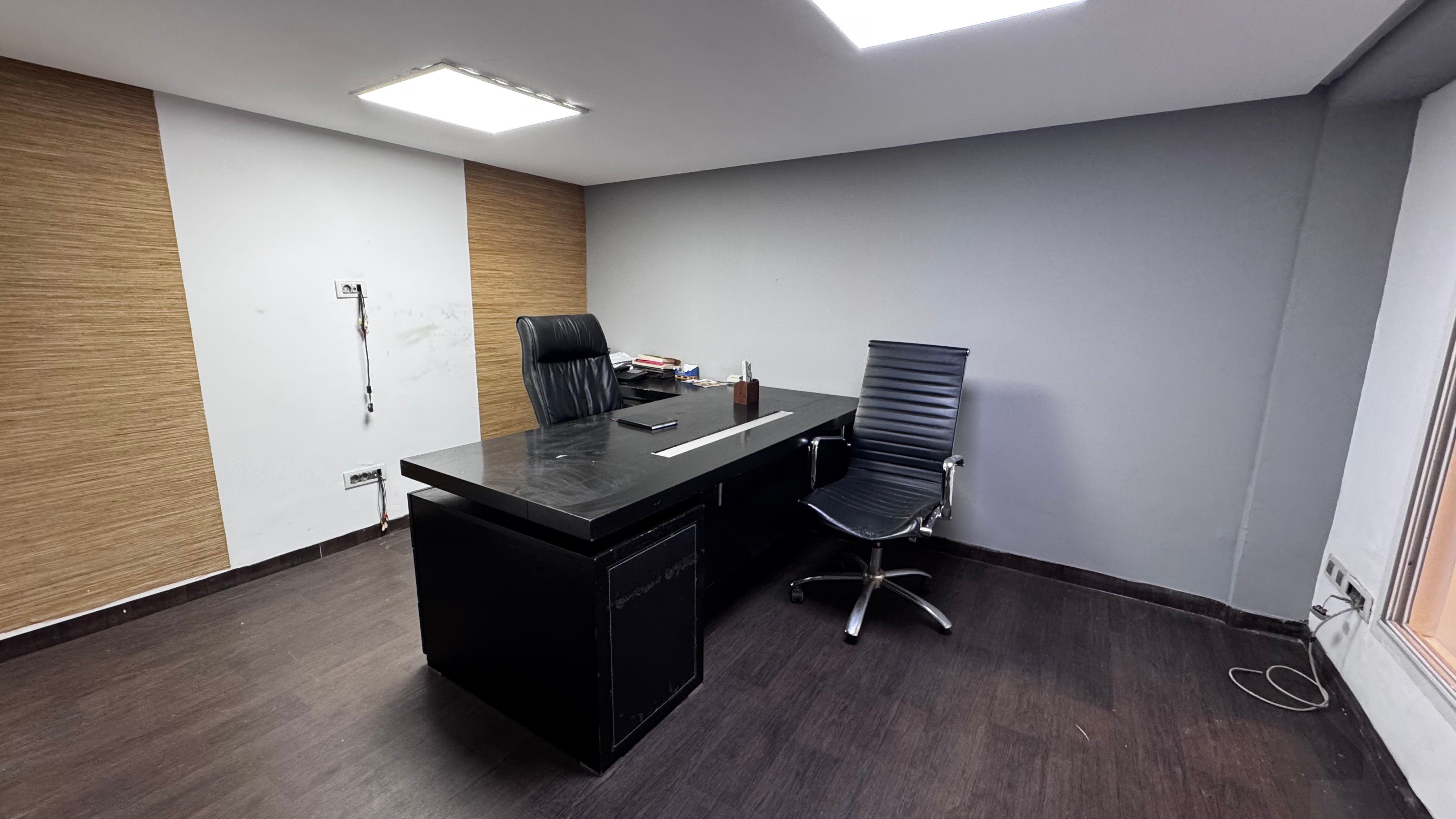 Local commercial à vendre de 93 m² — 4