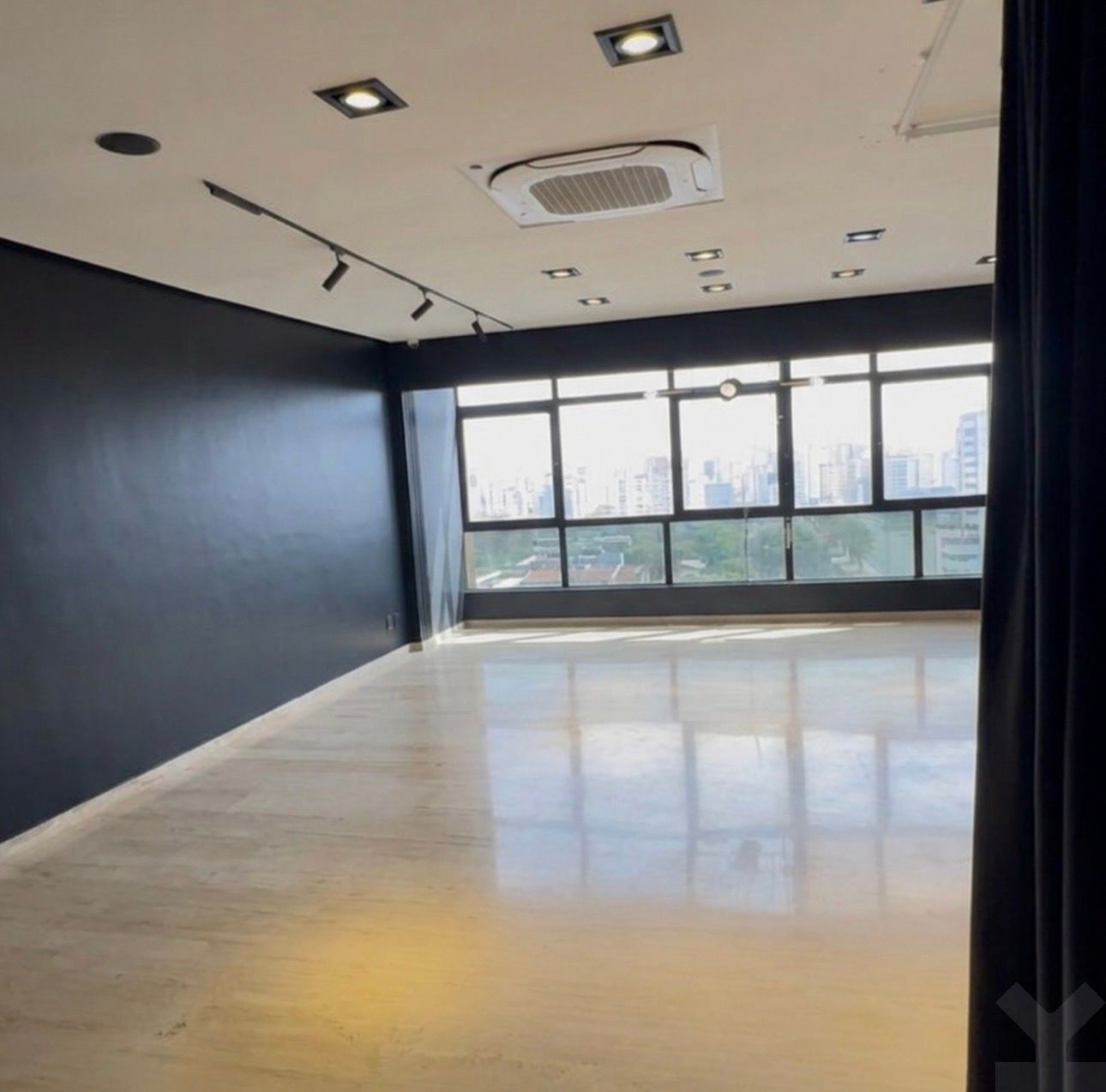 Bureaux  à louer de 52 m² — 4