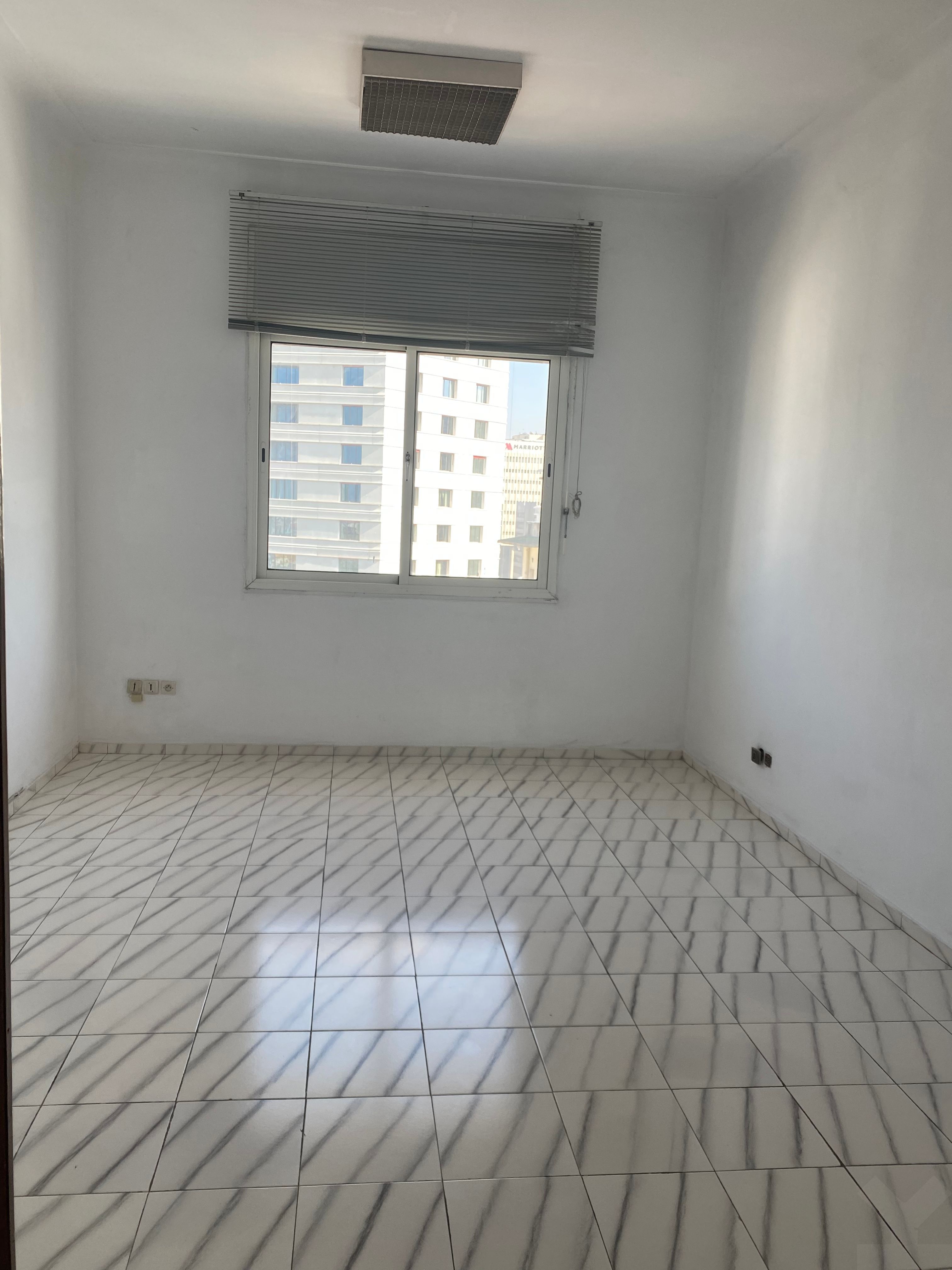 Bureau 93 m² à Quartier Avenue Des Far — 8