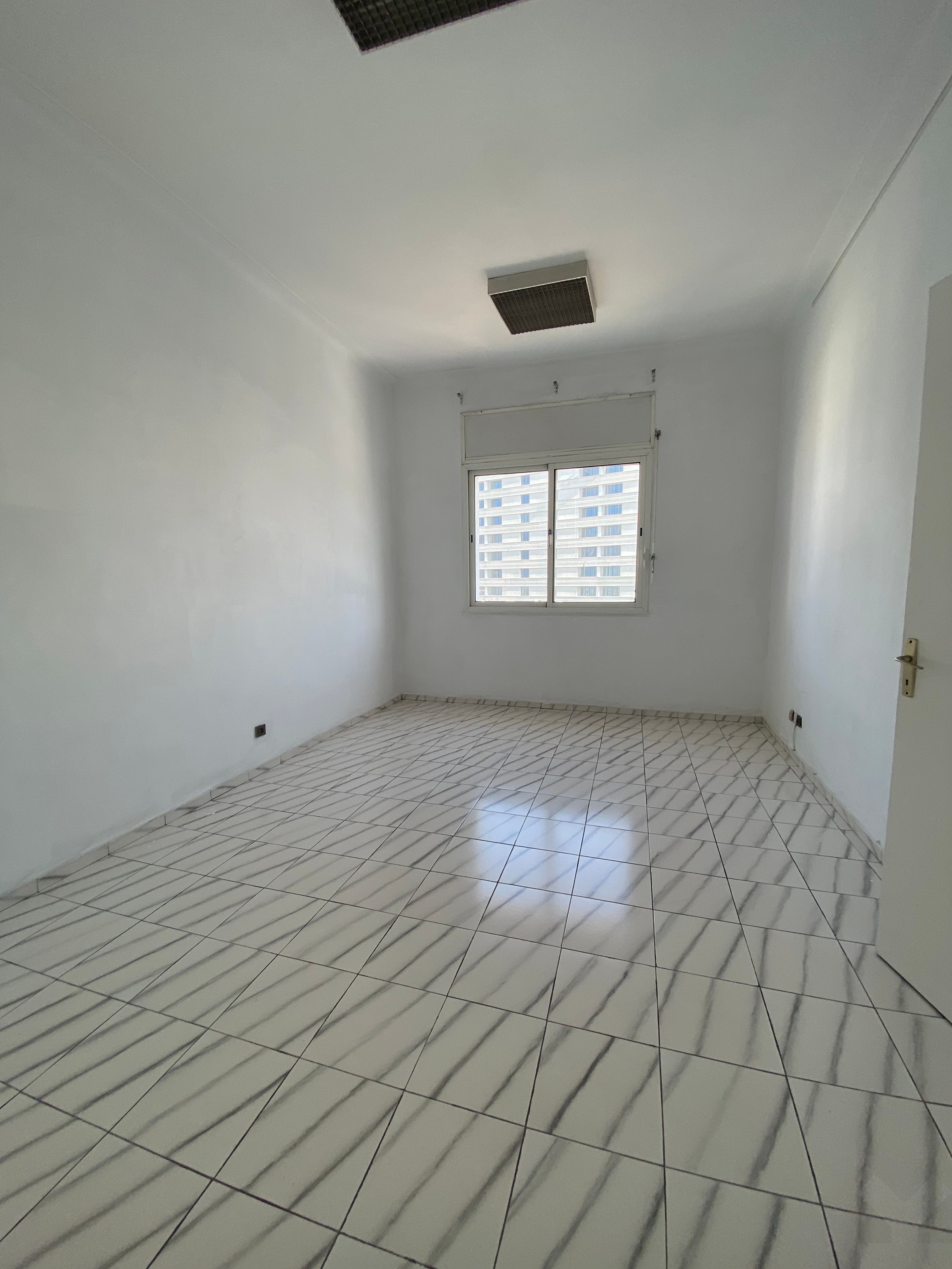Bureau 93 m² à Quartier Avenue Des Far — 9