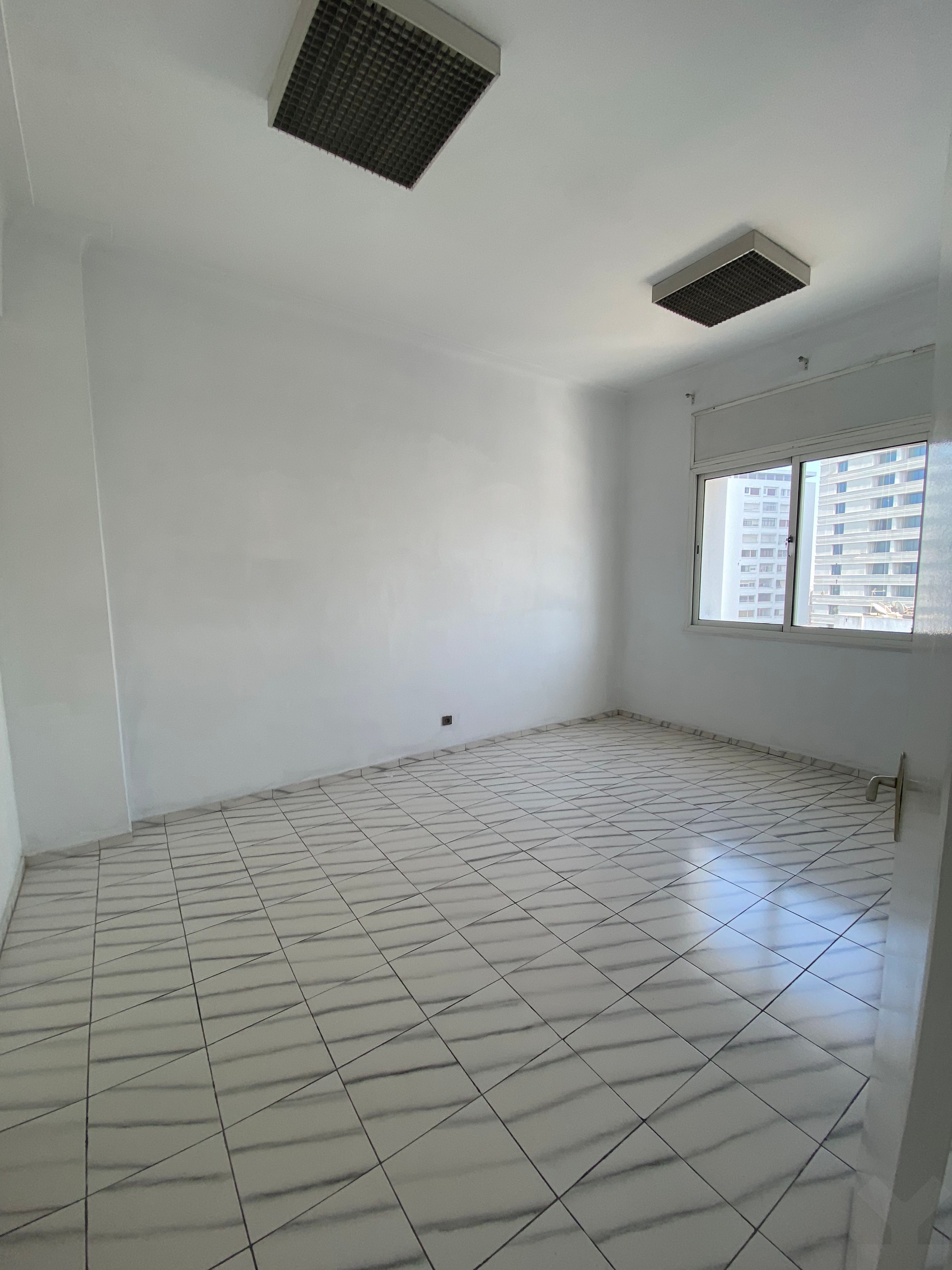Bureau 93 m² à Quartier Avenue Des Far — 7