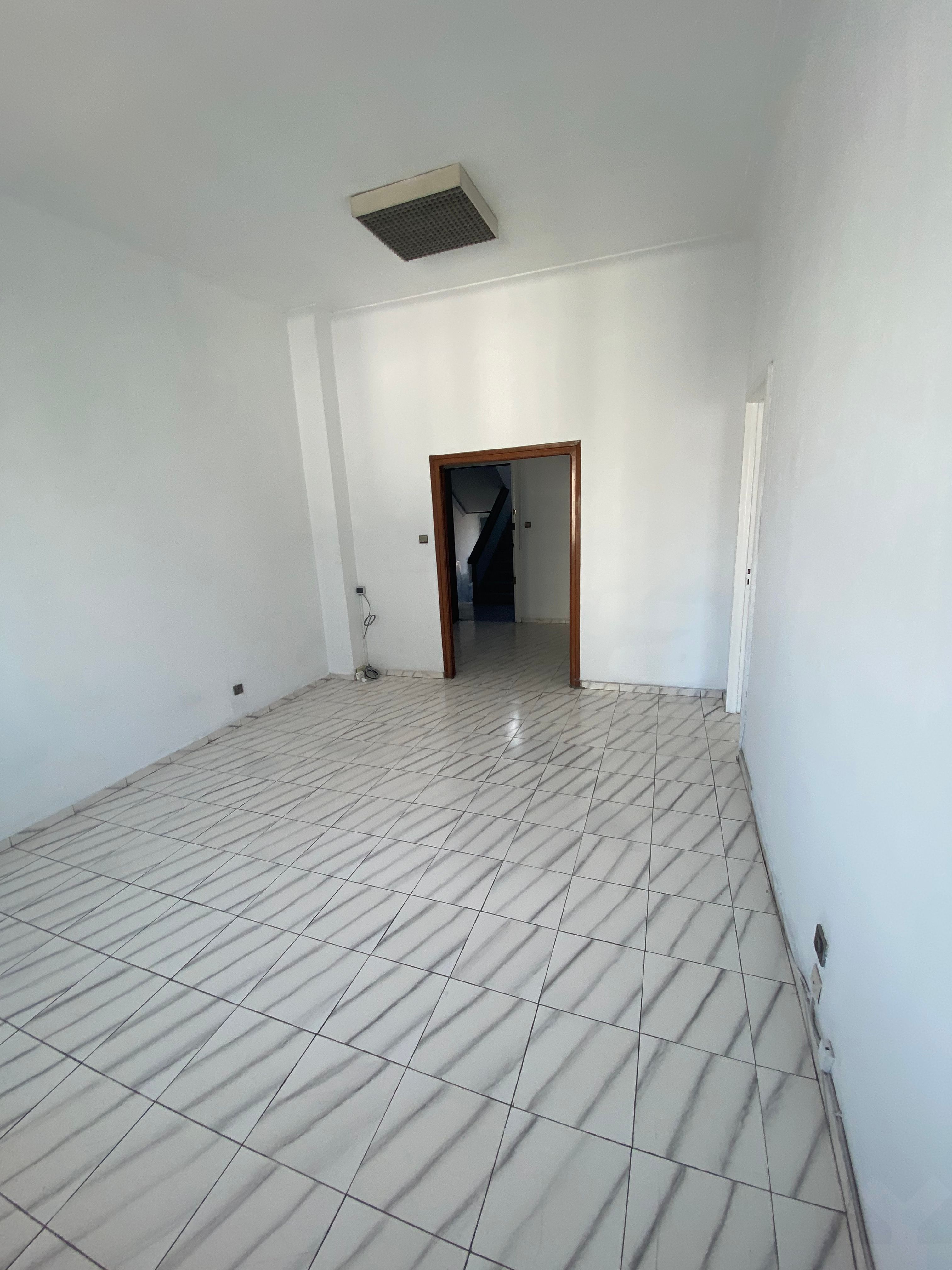 Bureau 93 m² à Quartier Avenue Des Far — 12