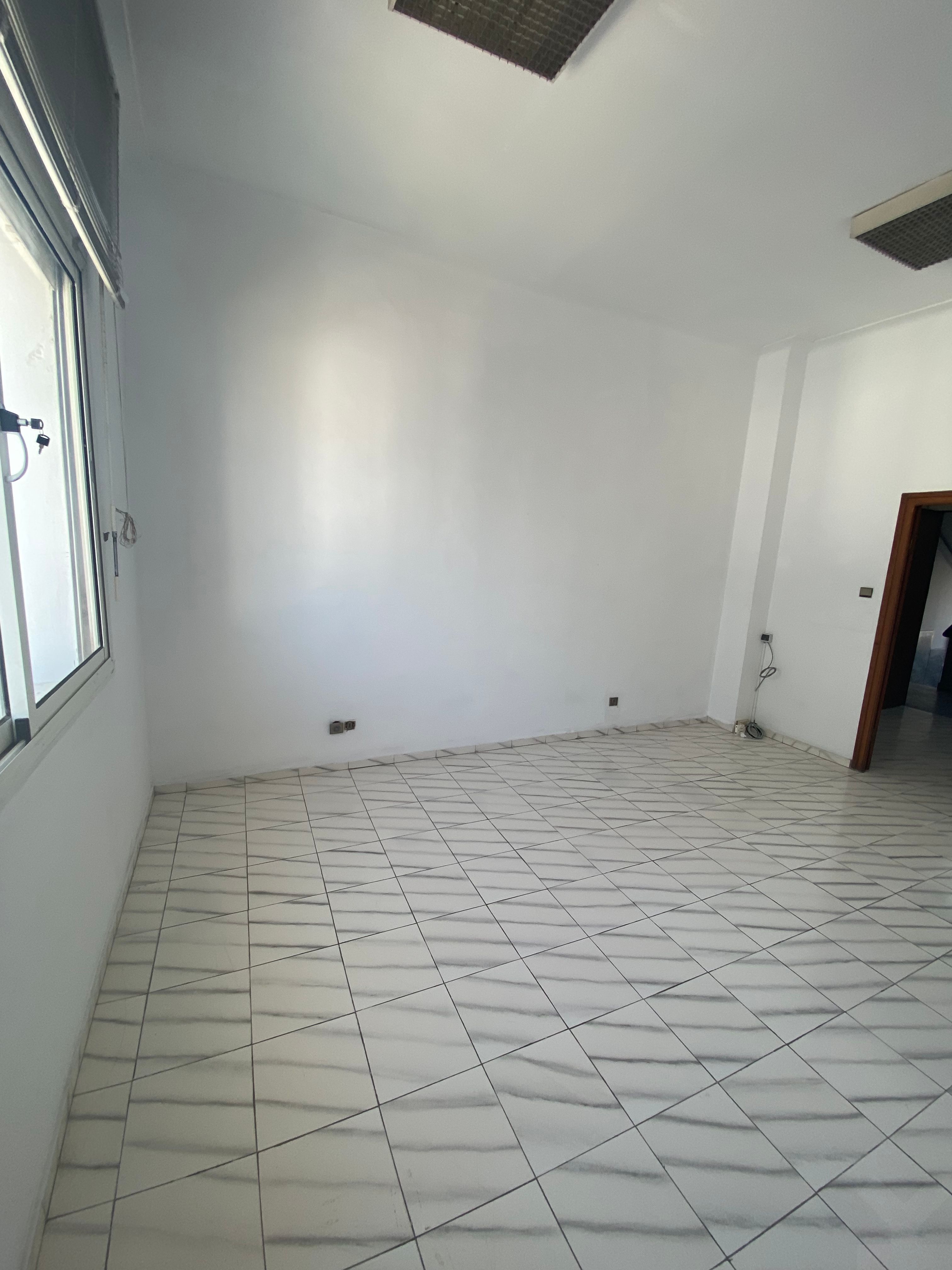 Bureau 93 m² à Quartier Avenue Des Far — 10