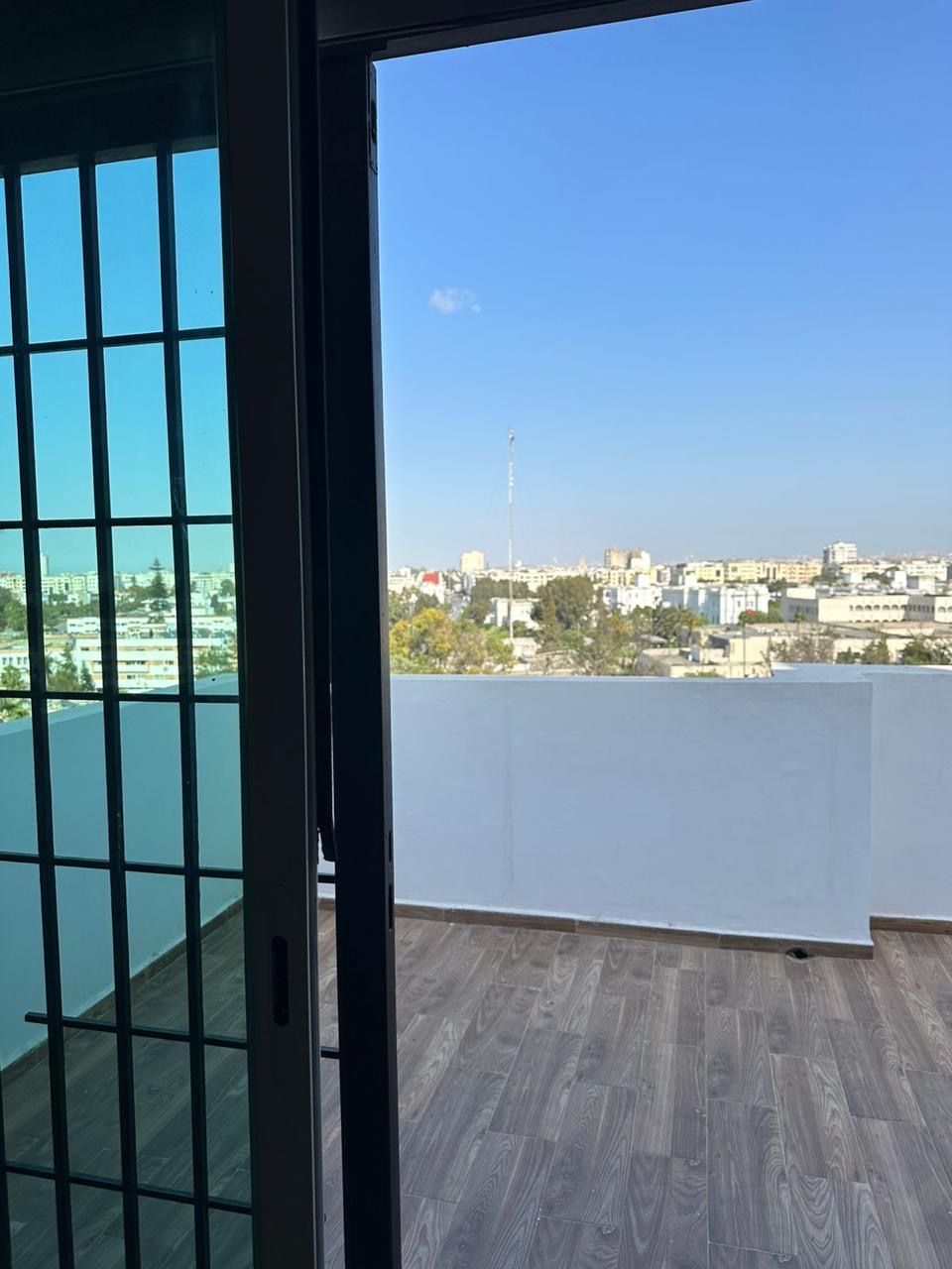 Studio meublé à louer de 77 m² — 2