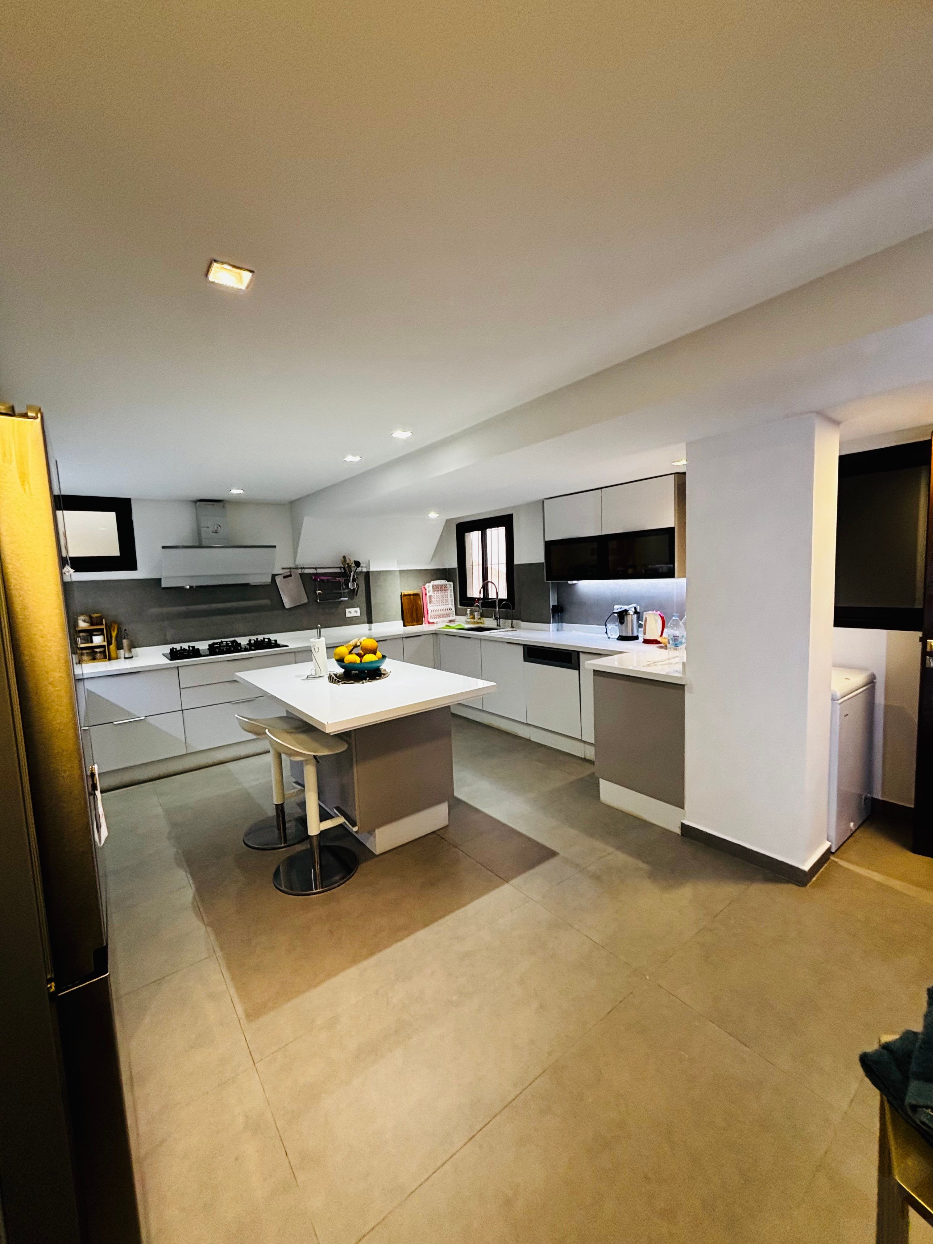 Villa meublée à vendre de 200 m² de terrain et 400 m² construits — 2