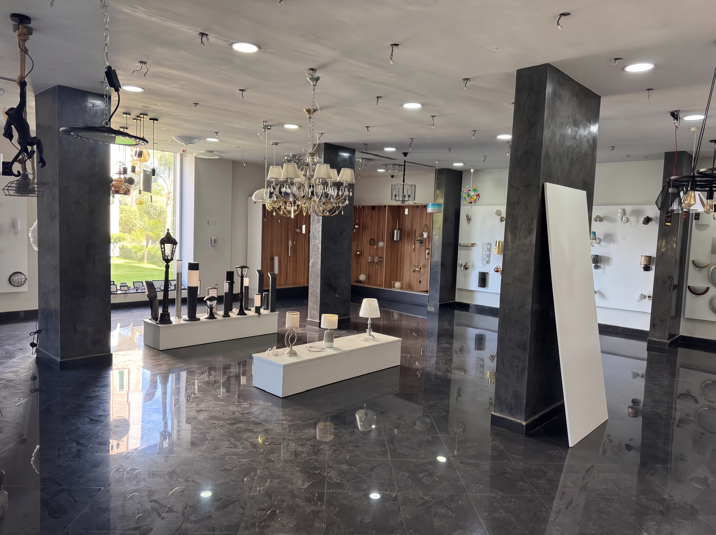 Local commercial 403 m² à Bir Rami Est — 2