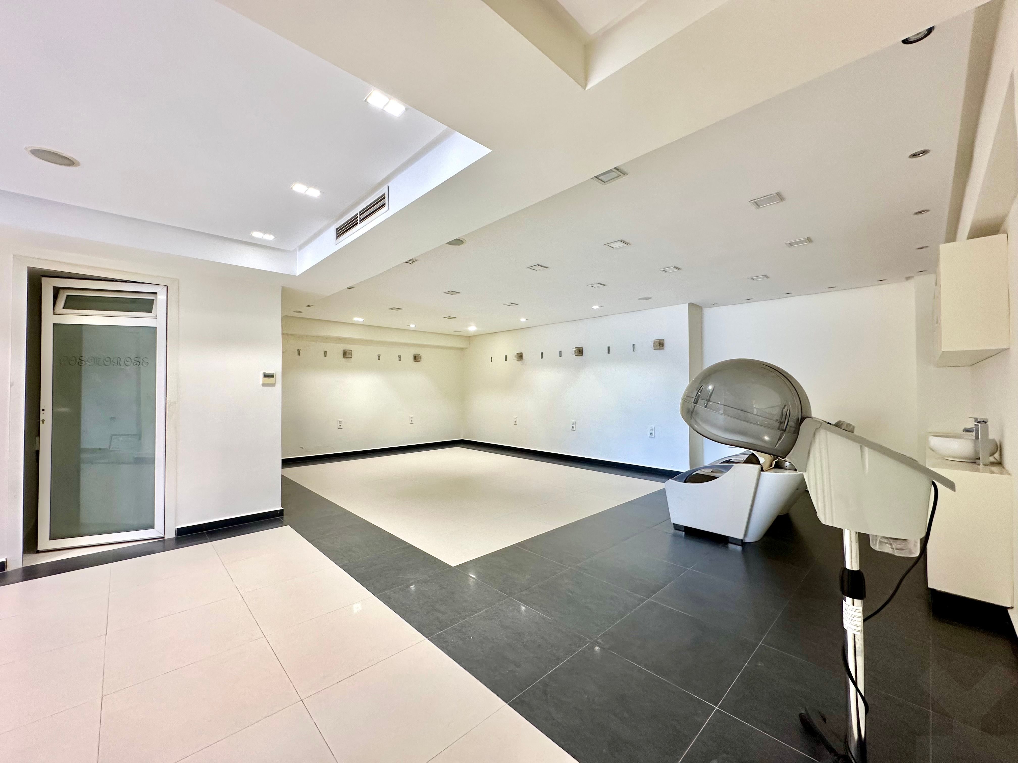 Local commercial 140 m² à Sanaoubar — 9