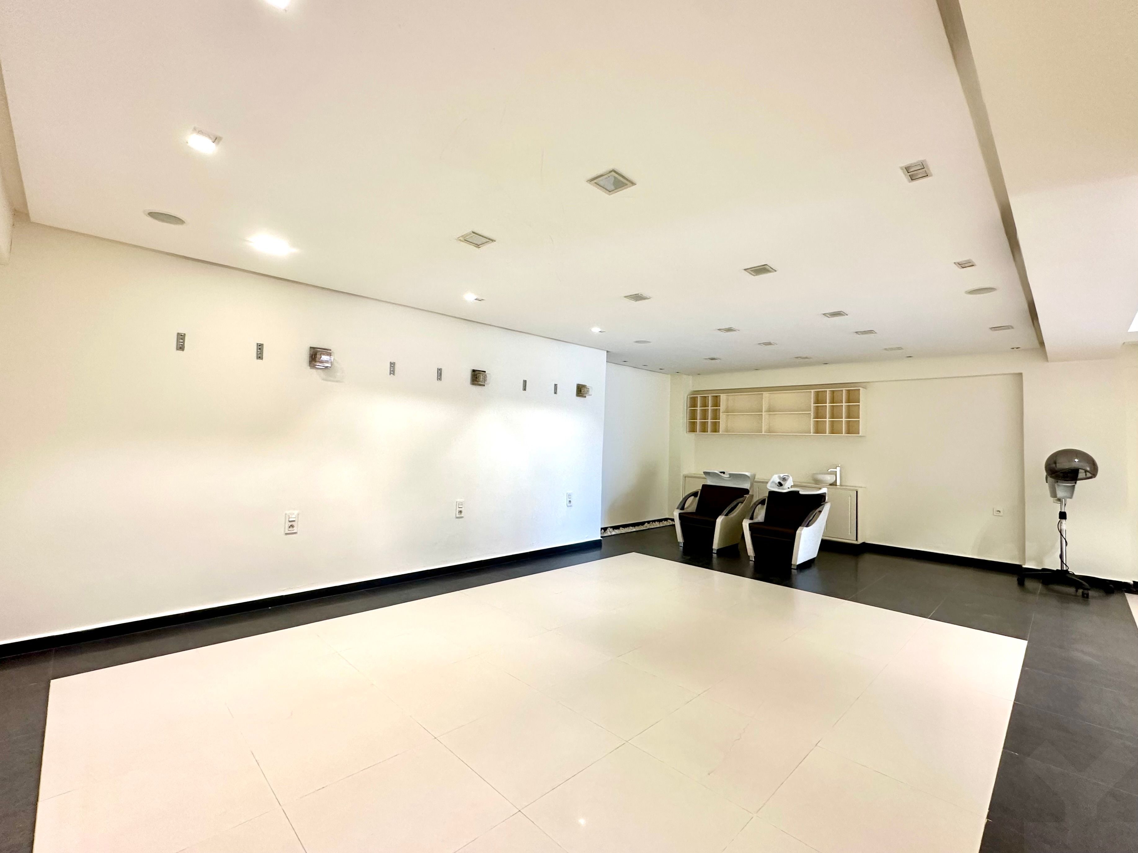 Local commercial 140 m² à Sanaoubar — 12