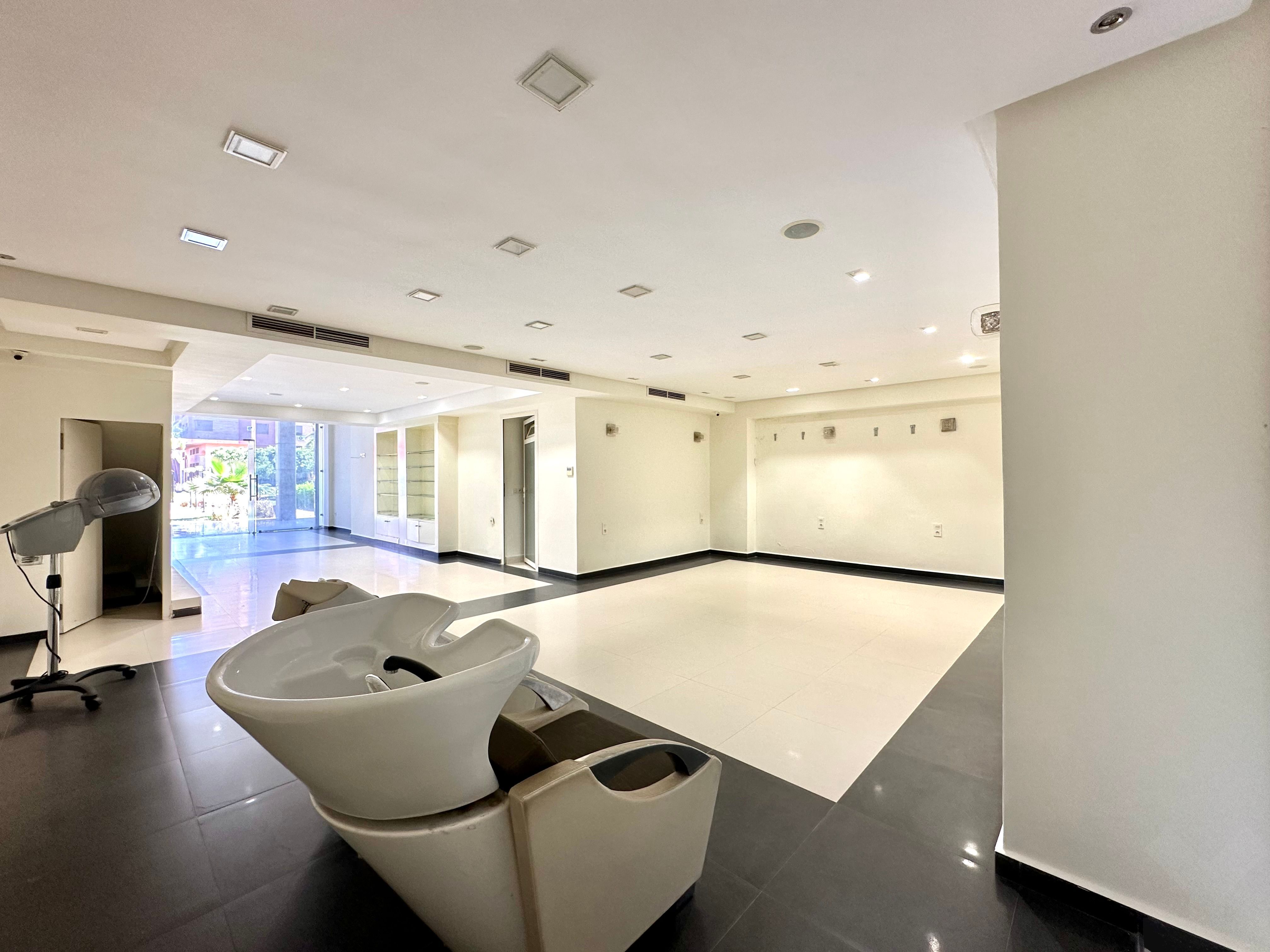Local commercial 140 m² à Sanaoubar — 10