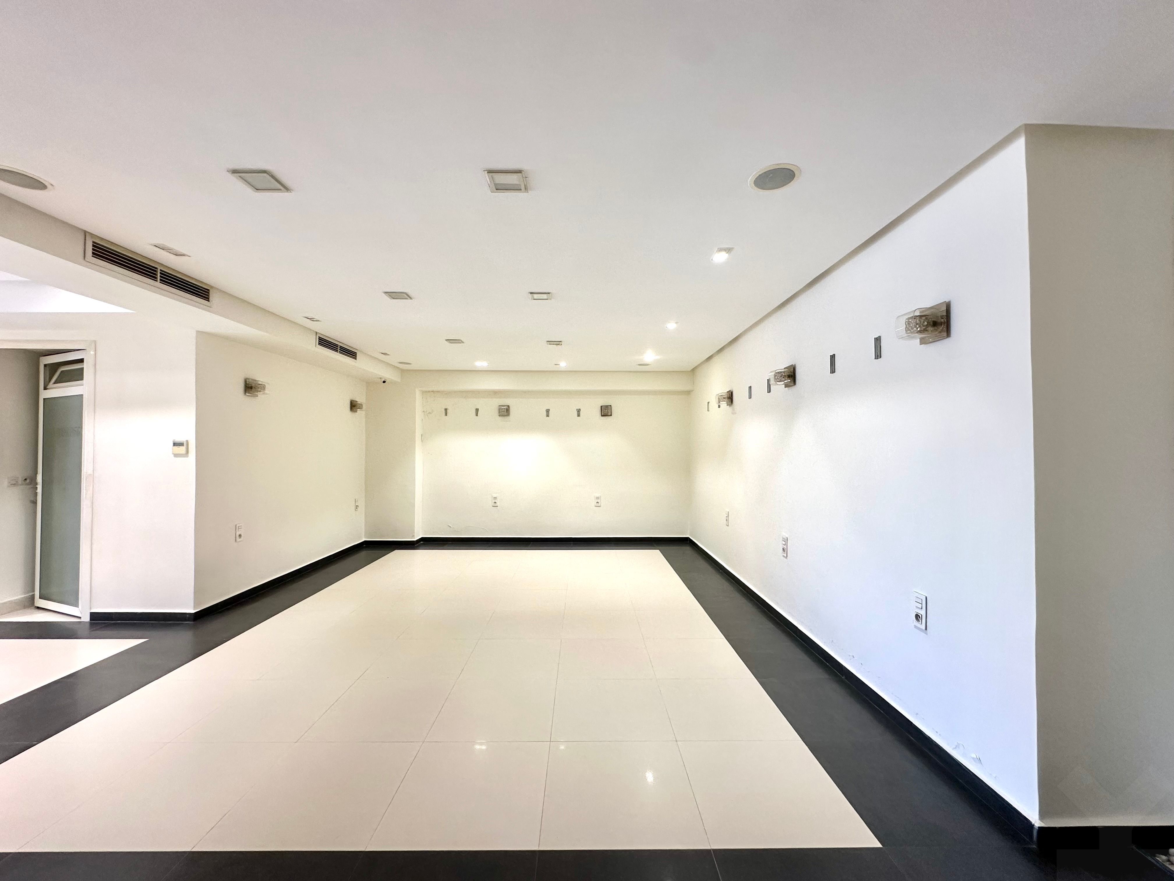 Local commercial 140 m² à Sanaoubar — 8