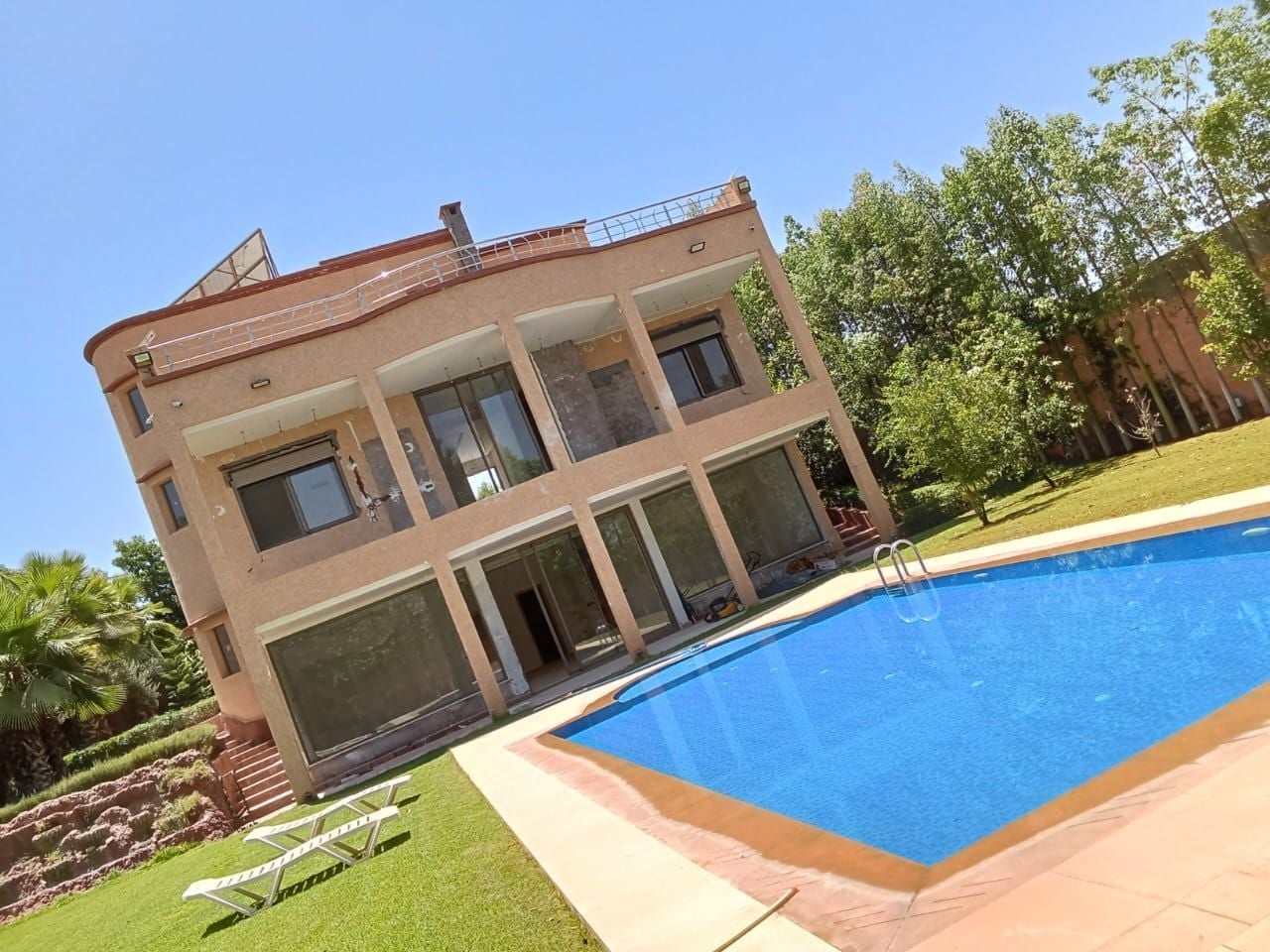 Villa 1015 m² f Route D’Ourika - Douar Moussa — 2