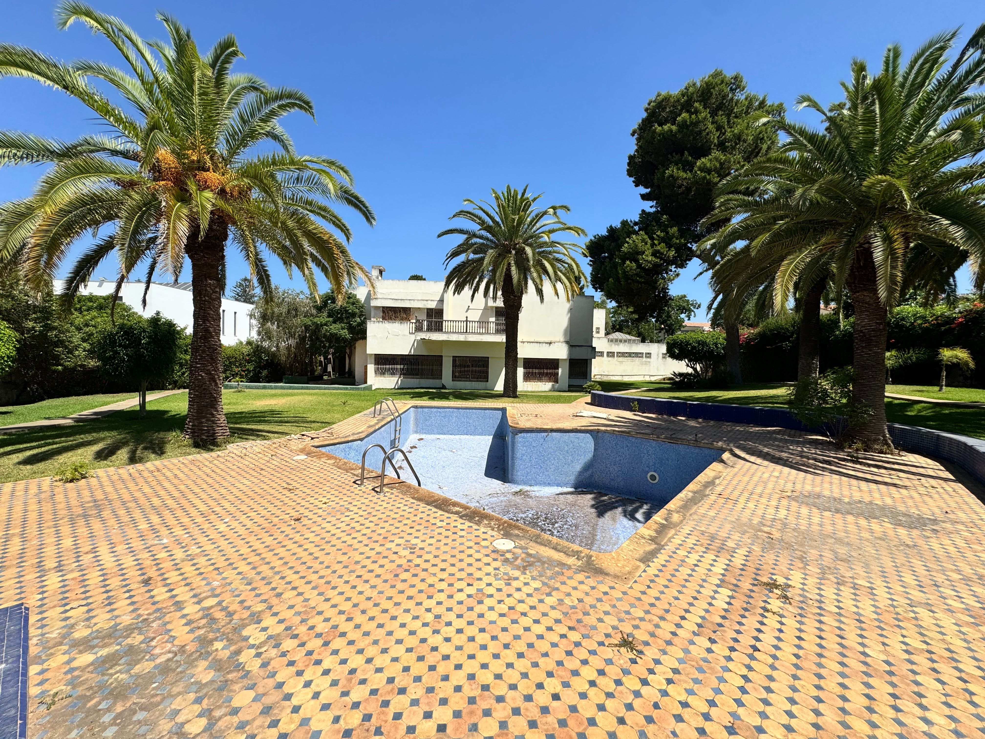 Villa 600 m² à Souissi — 10