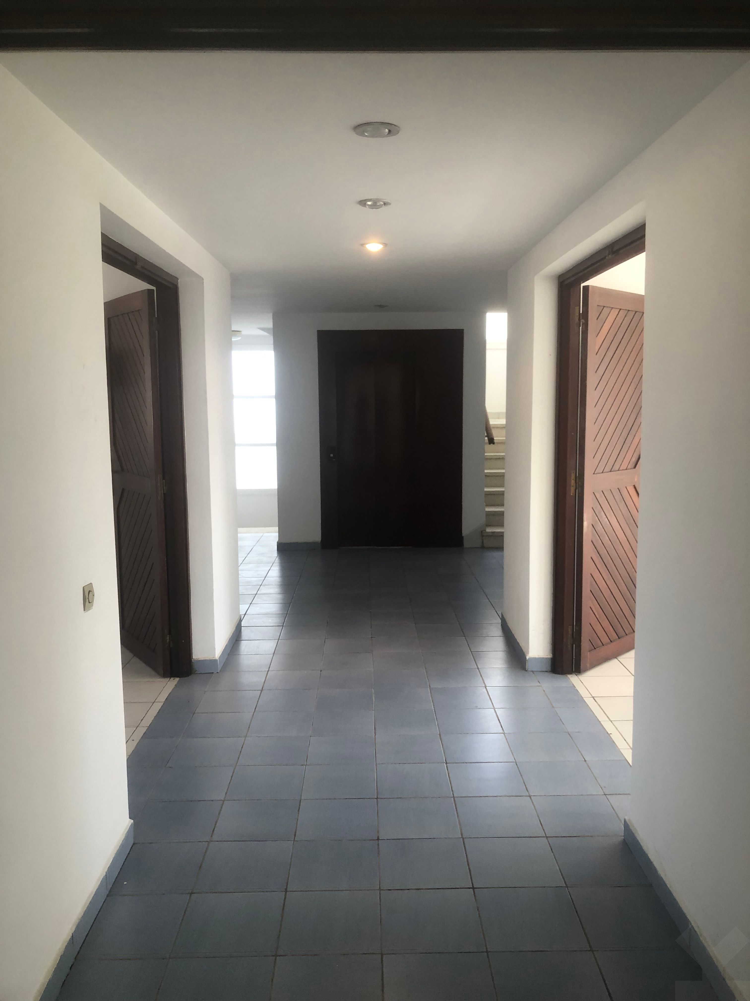 Bureau — Salé — 4