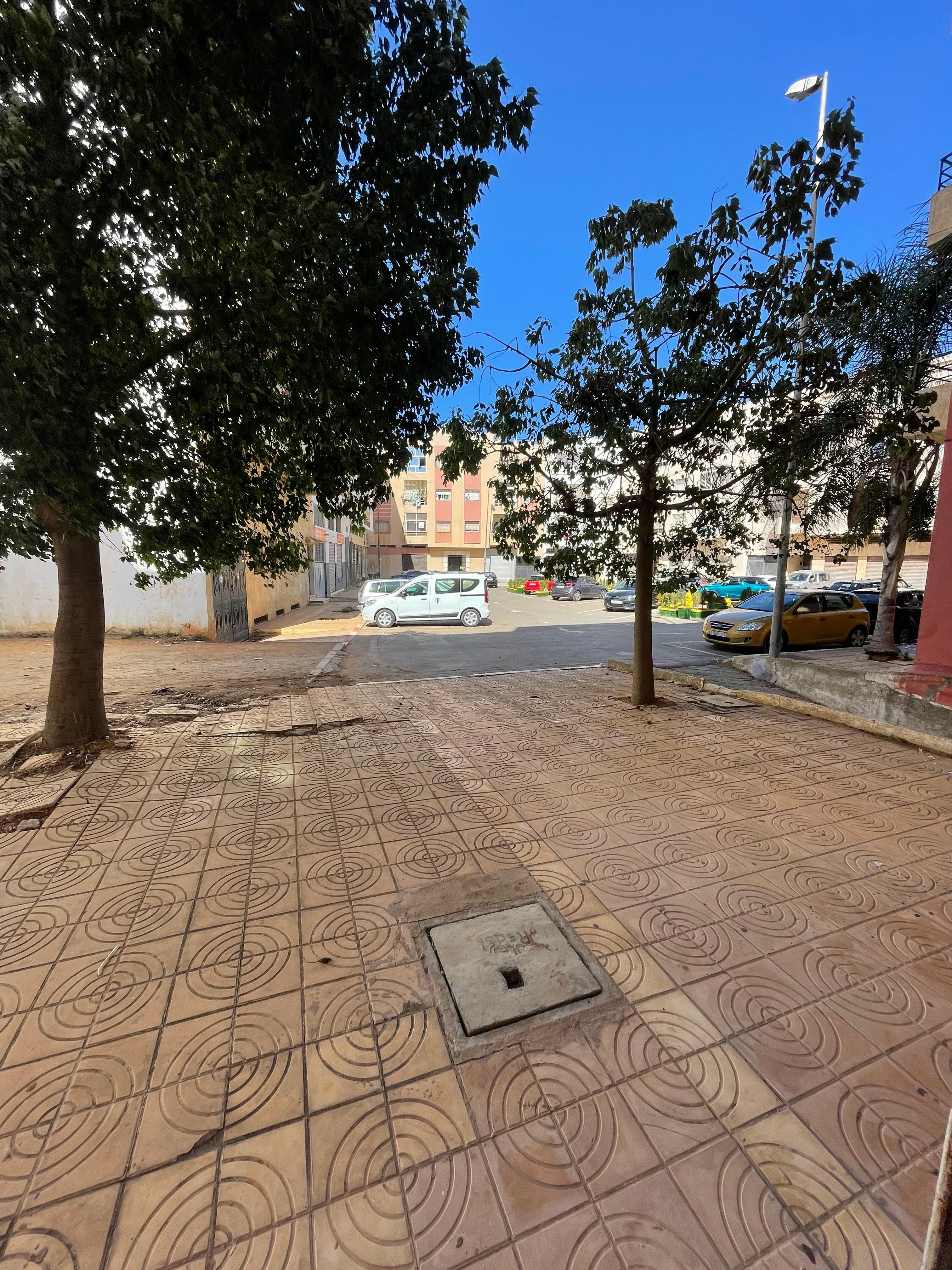 Local commercial 254 m² f Hssain — 2
