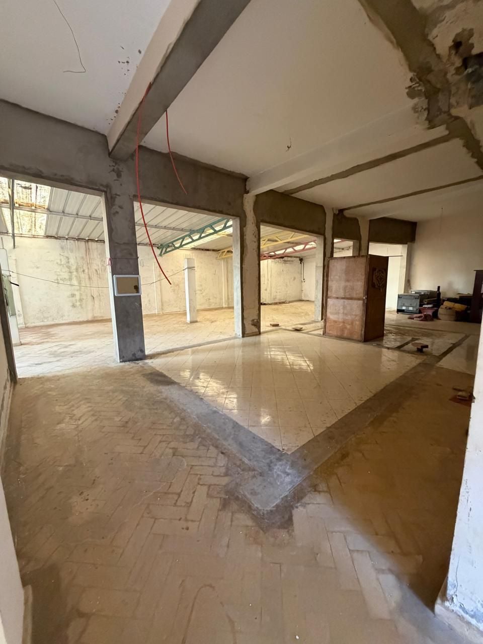 Local commercial 254 m² f Hssain — 3