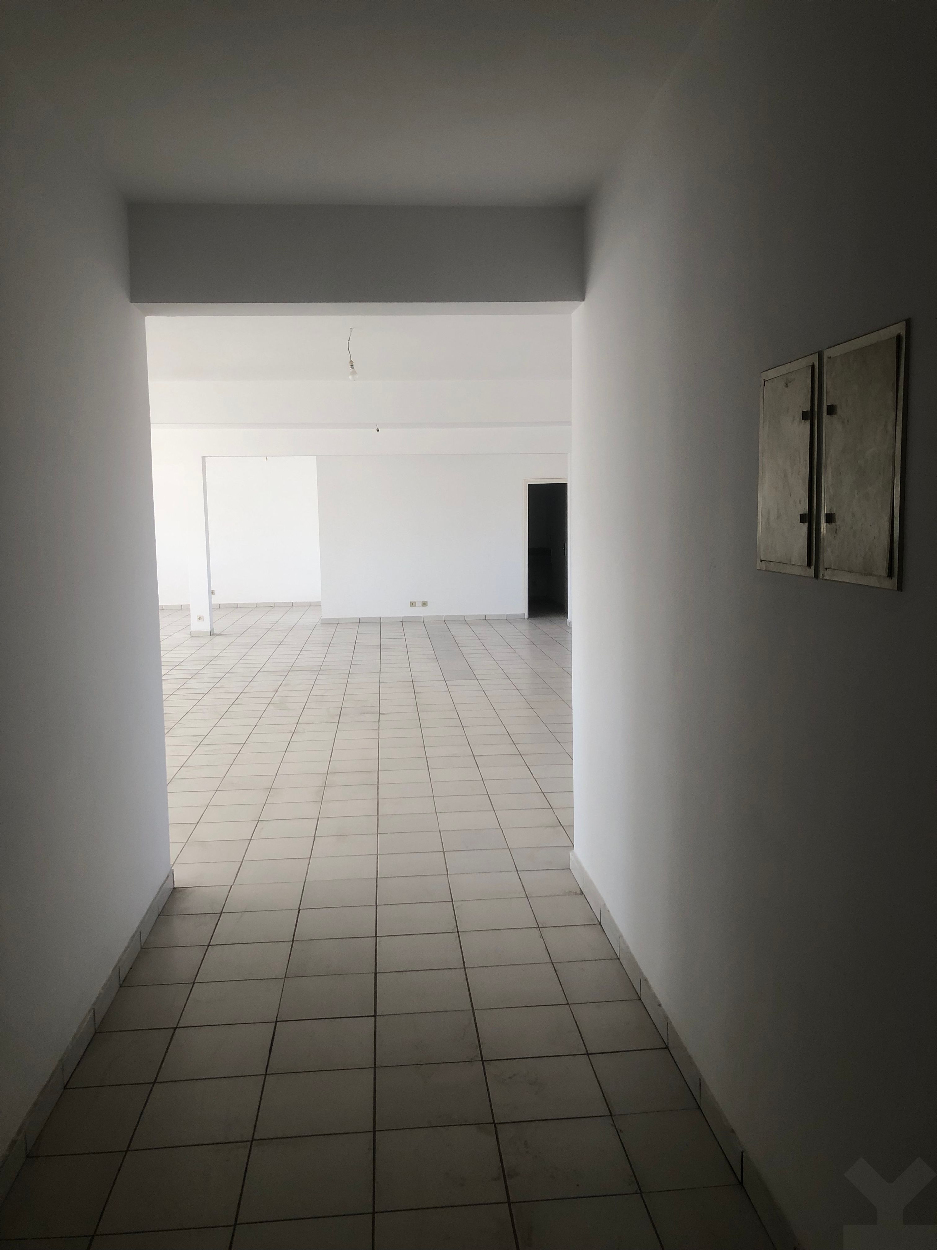 Bureau 272 m² f Zone Industrielle — 9