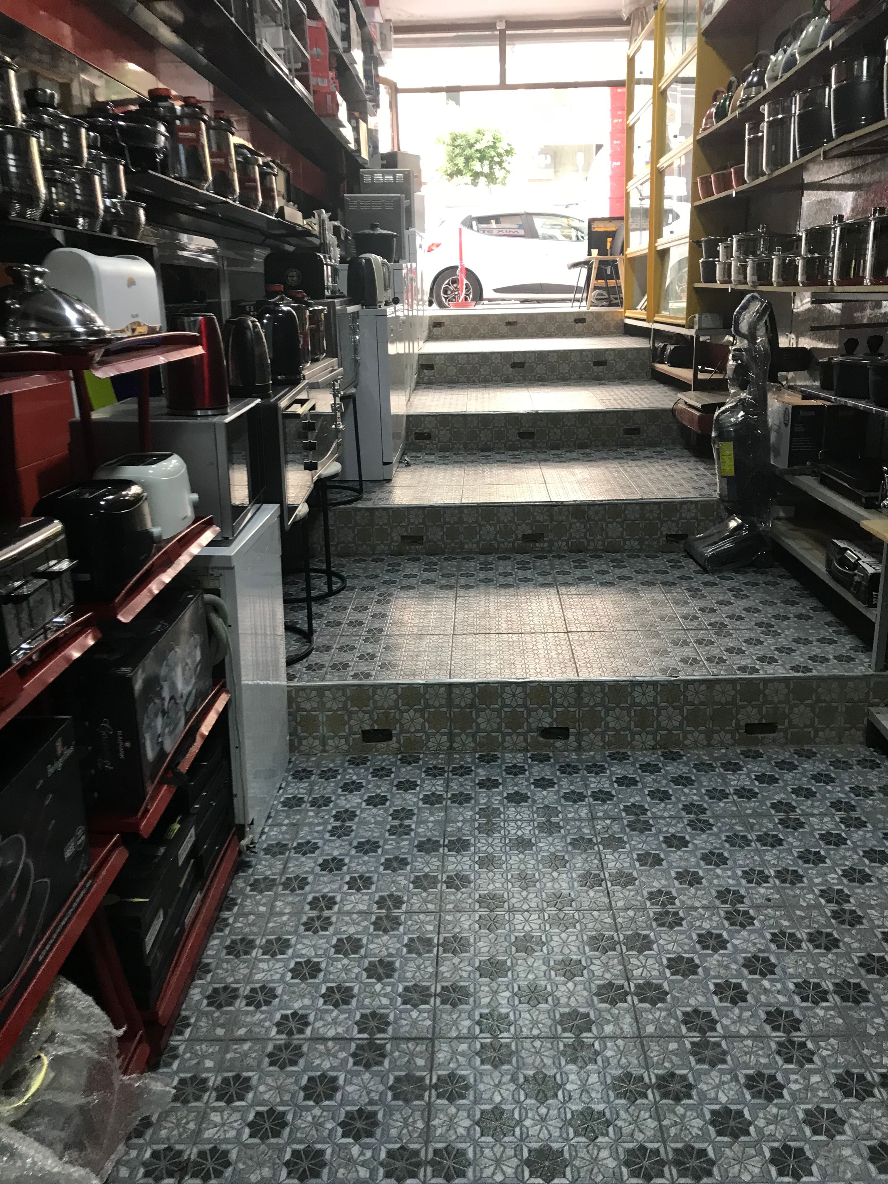Local commercial 318 m² à Quartier Administratif — 7